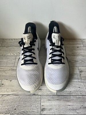 Nike White Textured Kobe Basketball Sneakers with Black Swoosh Kobe Mamba Shoes Mens 6 Basketball Sneakers White and Black  main image 3