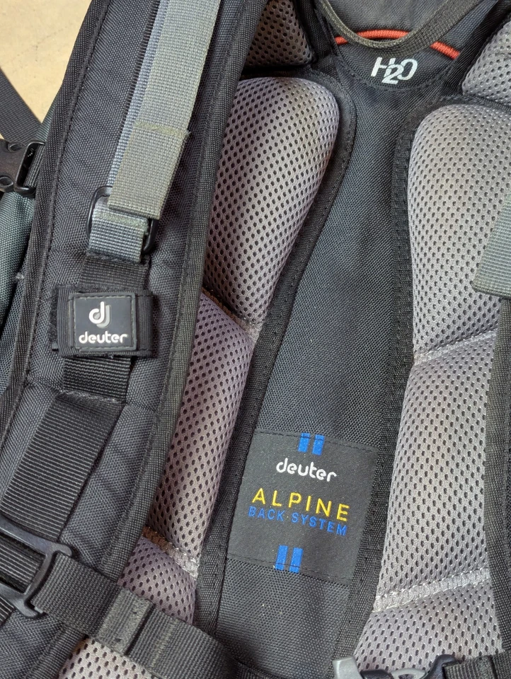 Mochila de senderismo de hidratación Deuter Shiga 24 Foto 3 de 4