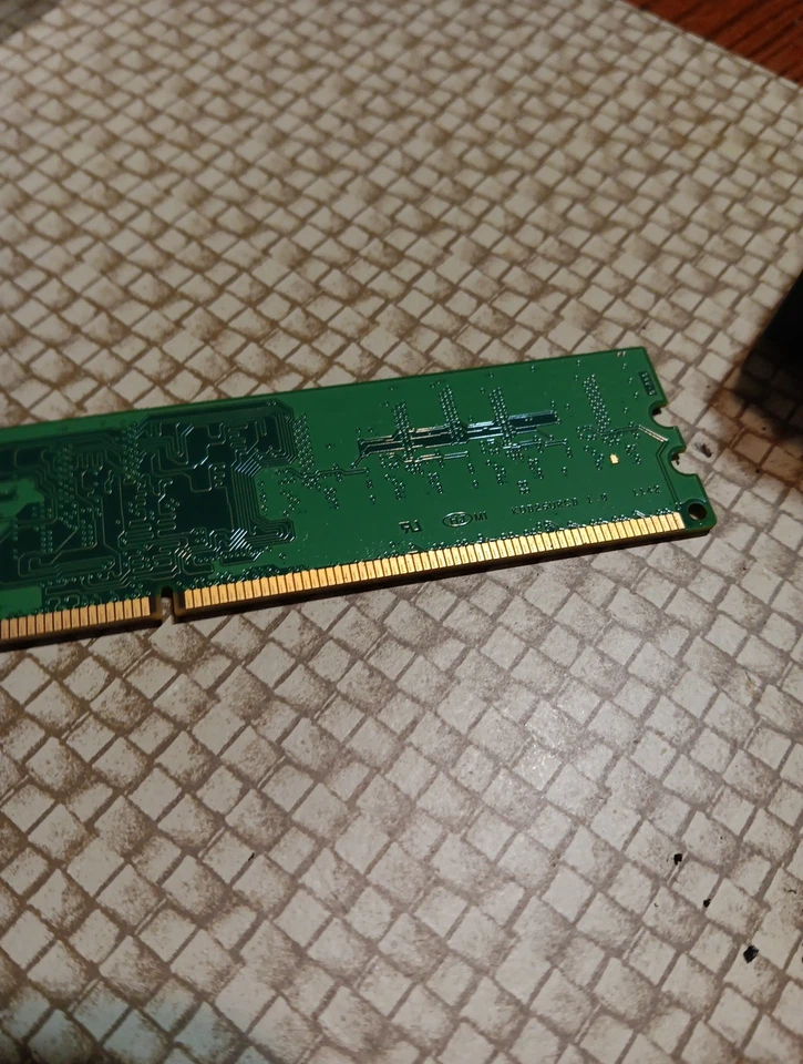 Crucial PC2-5300 (DDR2-667) 1 GB UDIMM 667 MHz PC2-5300 DDR2 RAM Memory... - Image 4 of 4