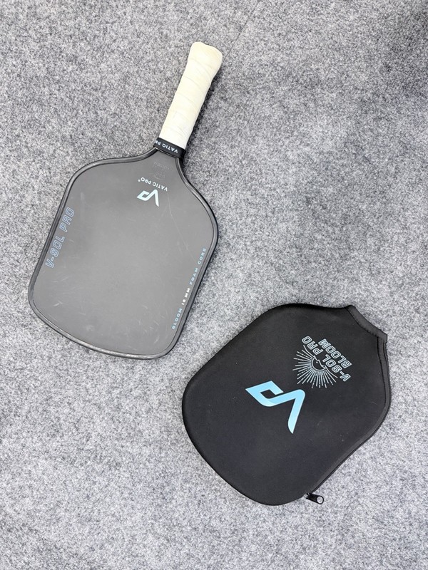 VATIC PRO V-SOL PRO BLOOM PICKLEBALL PADDLE GOOD CONDITION FOAM CORE T700