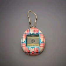 Tamagotchi Virtual Pet 2017 -pink plaid