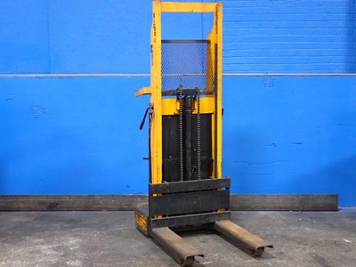BIG JOE MFG. CO. ELECTRIC PALLET STACKER 1518-R5