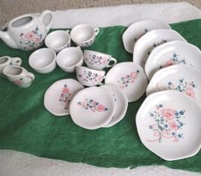 Vintage 18 PC Children  s Porcelain Miniature Tea Set, Honghua Craft Floral