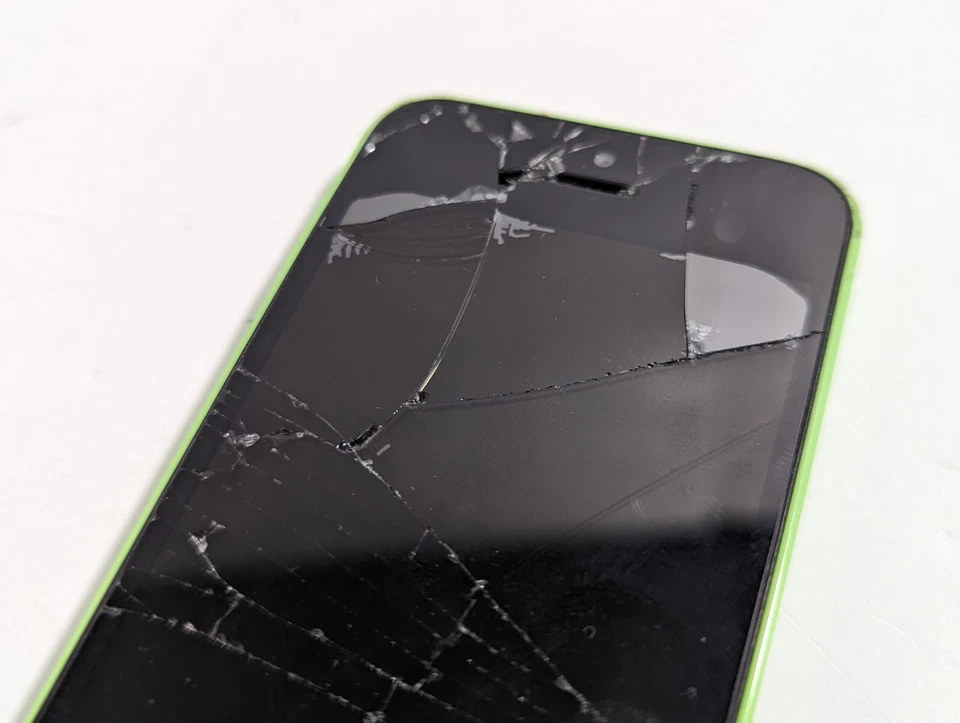 Apple iPhone 5c Green - 32GB - For Parts, Cracked Screen - Missing Home Button  - Image 4 of 4