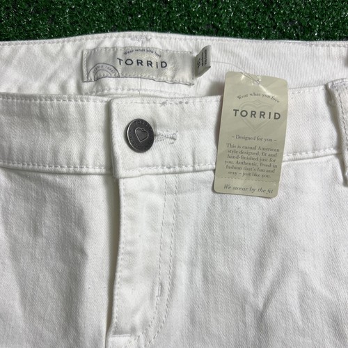 Neu mit Etikett Torrid Damenshorts 16 weiß Denim Stretch abgenutzt Boho Strand Fransen - Bild 3 von 9