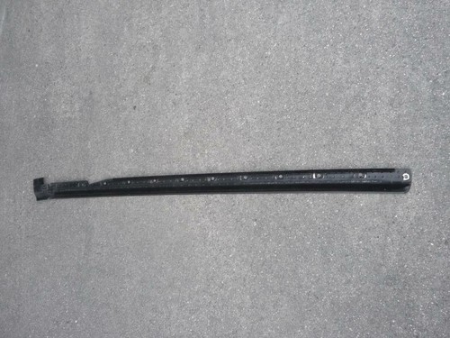 2015 Lamborghini Huracan LH, Left Glass Scraper Weatherstrip 4T0837477 OEM A1 - Picture 4 of 6