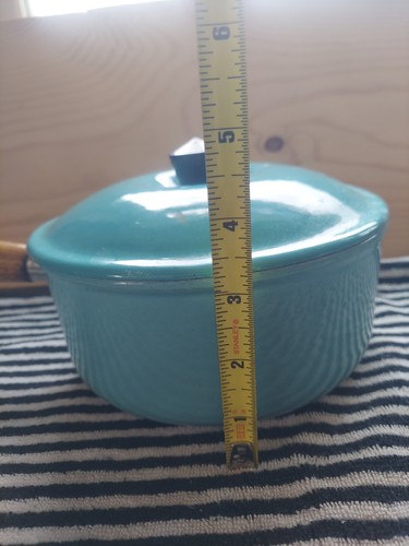 Le Creuset 18 Marseille Turquoise Saucepan Wood Handle Lid 1.8 Quart Pour Spout - Picture 7 of 8
