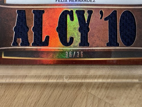 HALLADAY / HERNANDEZ #/36 - 2011 Topps Triple Threads CY YOUNG Booklet #TTRDC-6 - Picture 4 of 5