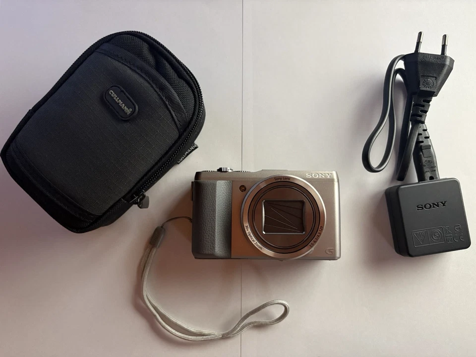 Sony Cyber-shot DSC HX50 silber 16GB + Tasche + Sony Netzteil (Zubehörpaket)