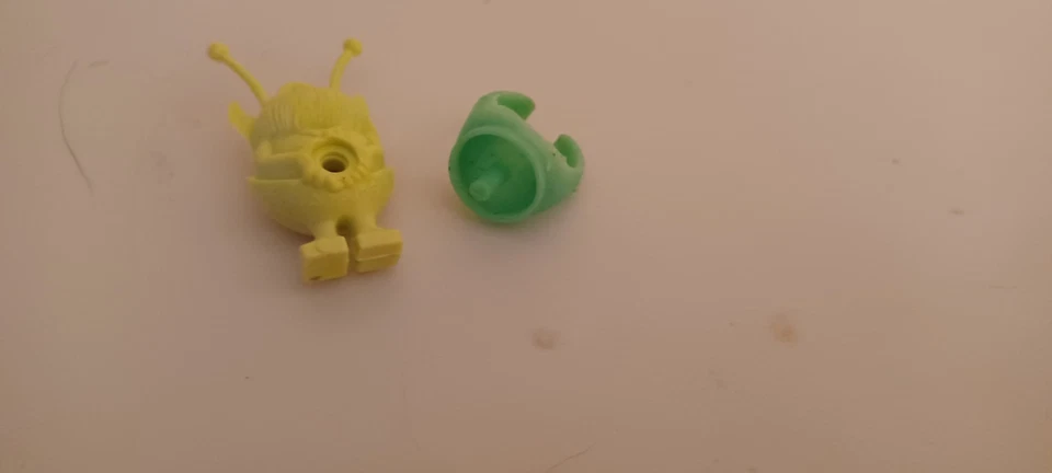 VINTAGE RARE GUMBALL/VENDING  YELLOW 2 PC RAT FINK RING NEW OLD STOCK  - Image 2 of 2