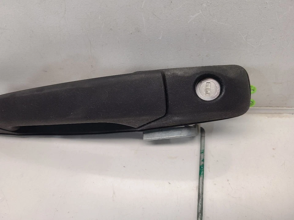 Chevrolet Silverado 1500 2008-13 pasajero manija exterior derecha con orificio para llave Foto 2 de 4