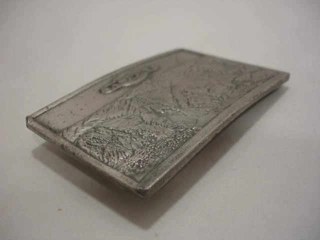 1973 年 BERGAMOT BRASS WORKS ASPEN 银扣带雪质 Buttermilk 领带 — 第 3/4 张图片