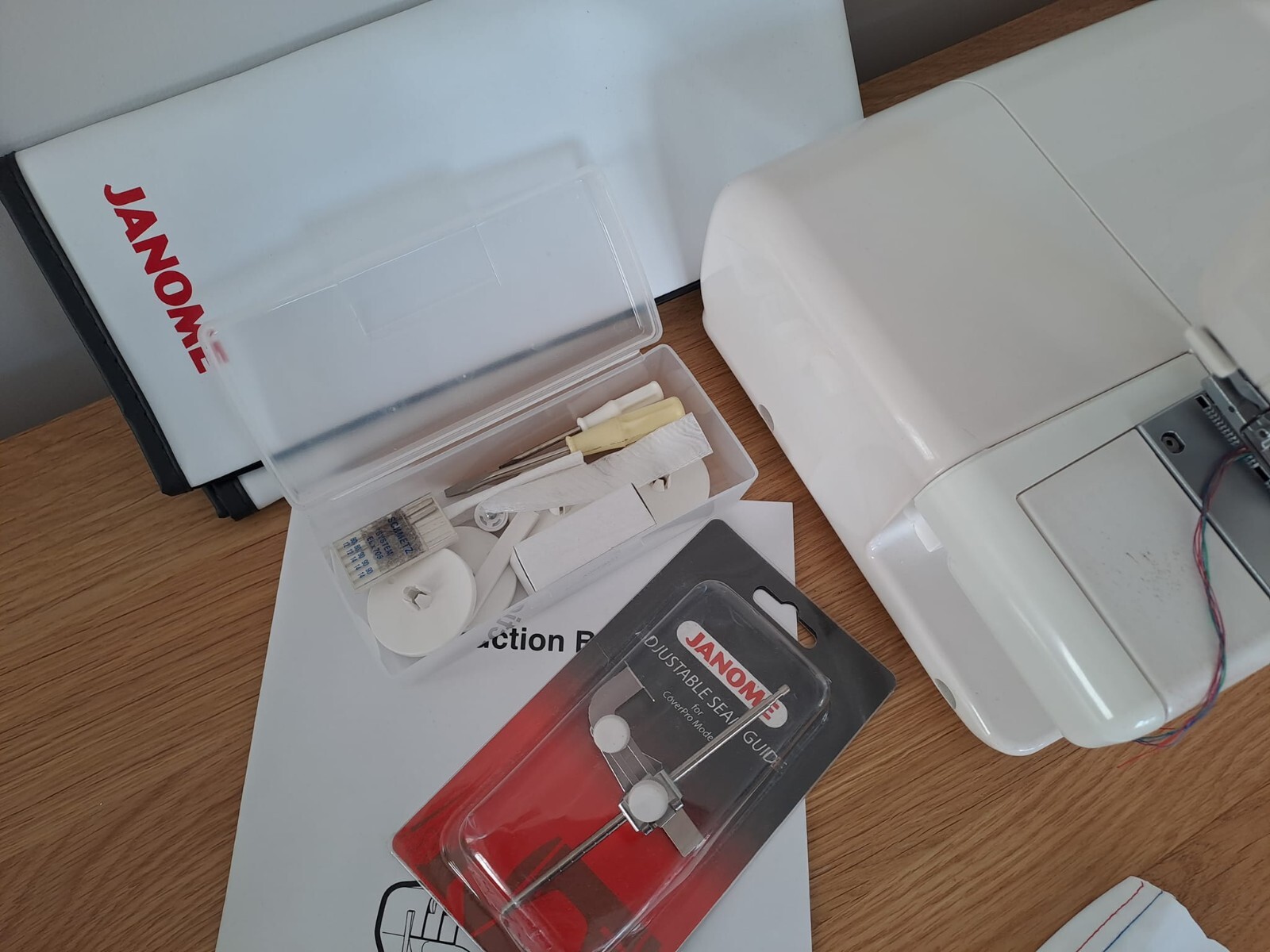 JANOME COVERPRO 1000CPX COVERSTITCH SEWING MACHINE PLUS ADJUSTABLE SEAM