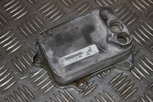 VW Golf 5 6 Passat 3C Touran Tiguan 1,6 1,4 TSI Ölkühler Öl Kühler 03C117021J