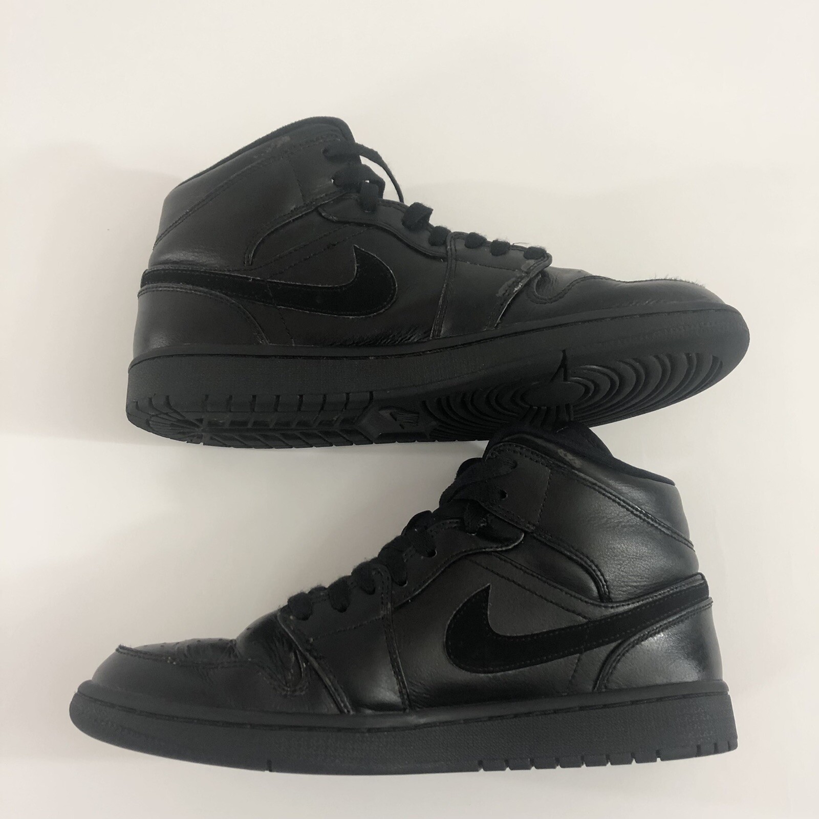 Jordan 1 Mid Triple Black 2019 for Sale 