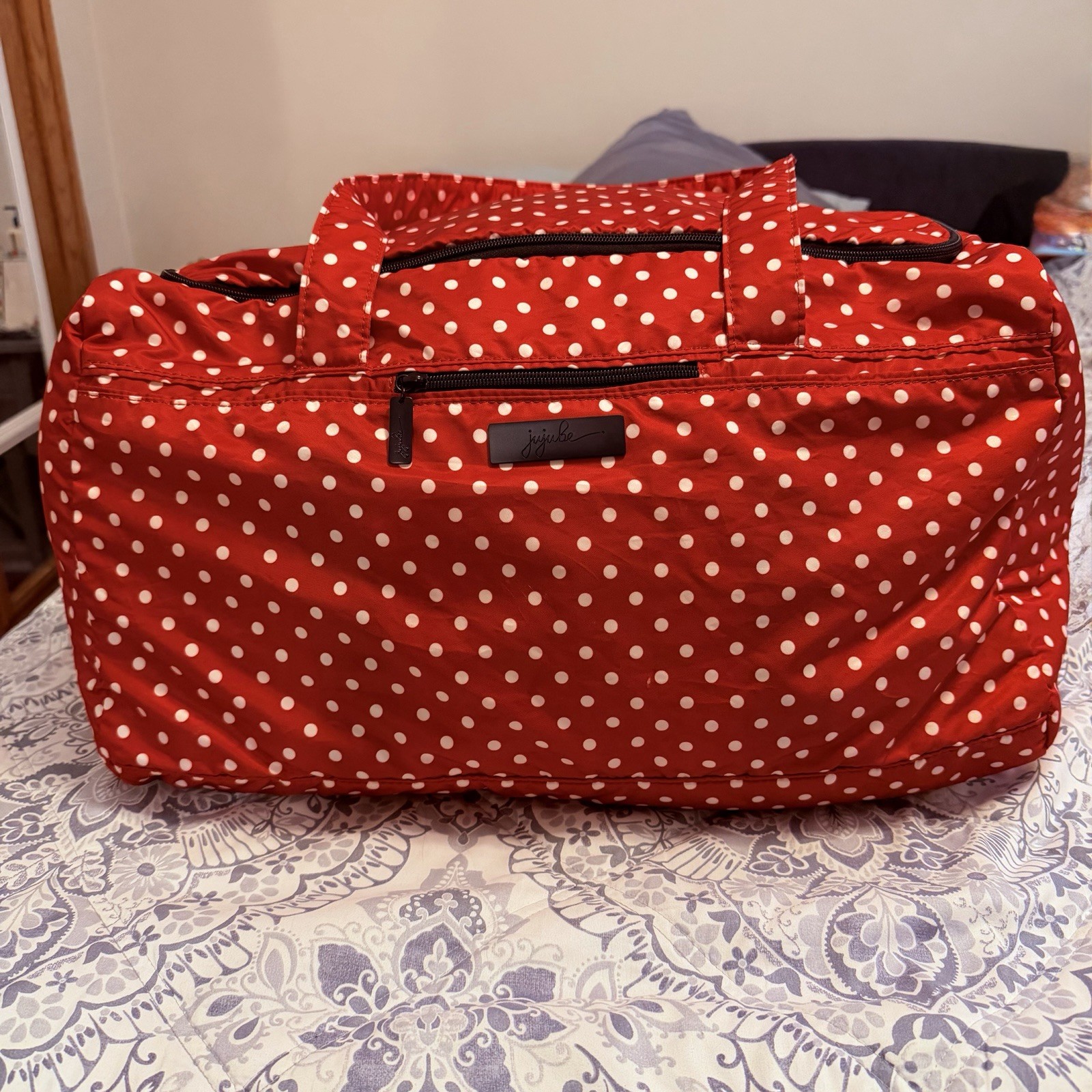 Bolso de Lona JuJuBe Negro Rubí Super Estrella - Lunares Rojos/Blancos. - Temática Disney