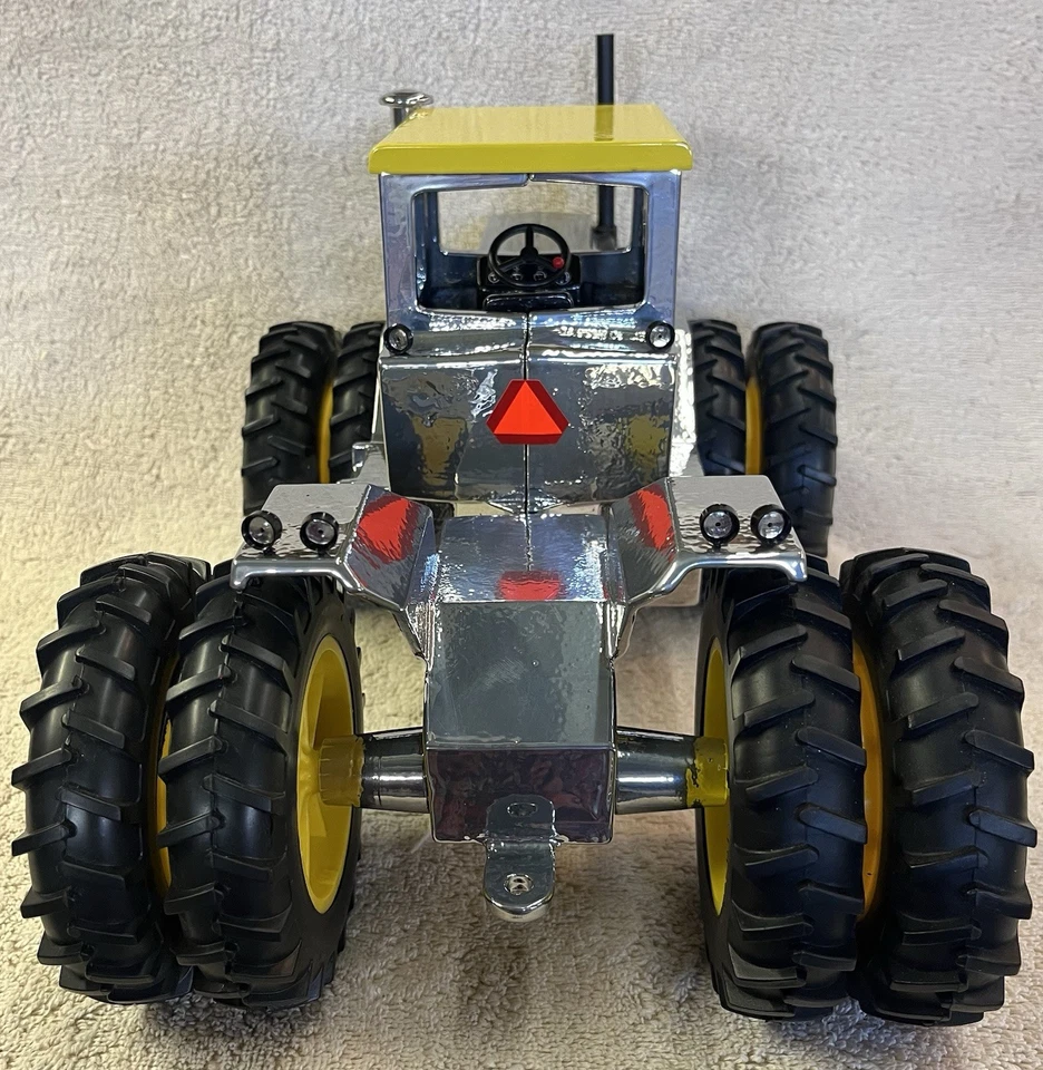 versatile toy tractor 1/16 Custom Chrome 825 - Image 4 of 4