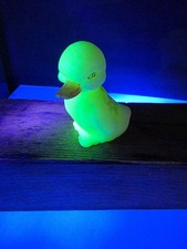 VINTAGE FENTON ART GLASS CUSTARD GLASS SIGNED DUCKLING FIGURINE URANIUM GLASS