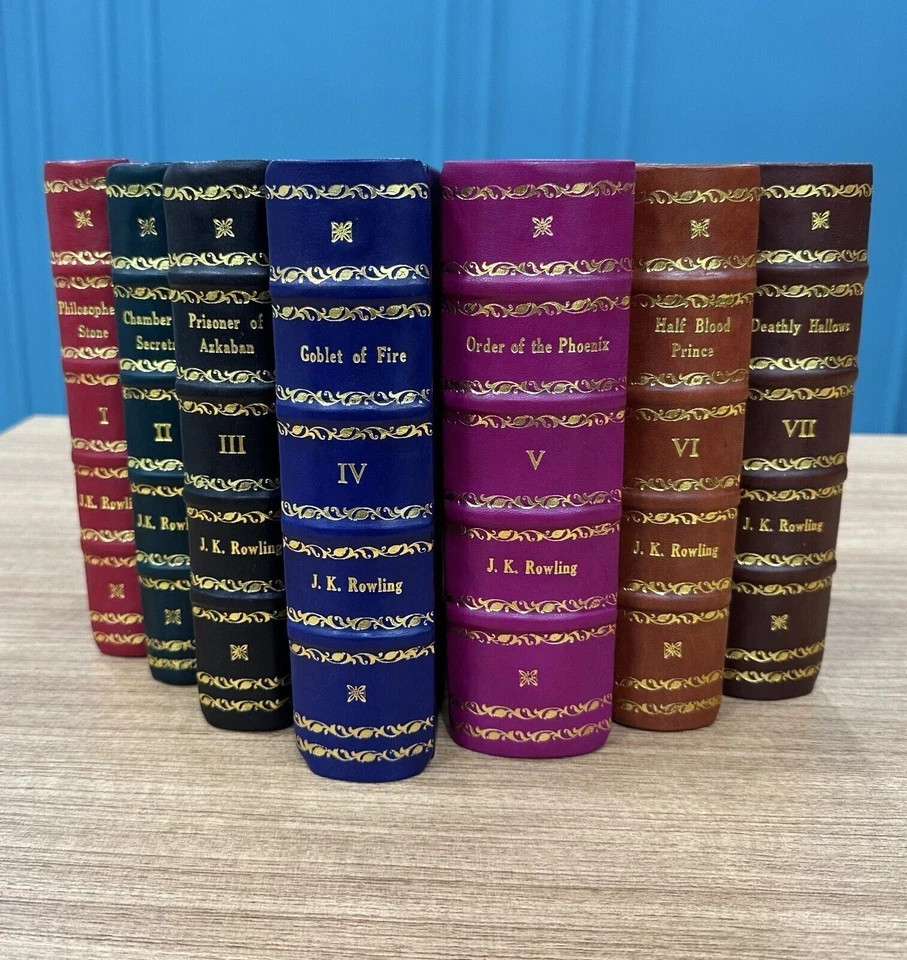 Harry Potter The Complete Series Book Set [Royal Edition]