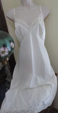 LN VANITY FAIR  WHITE NYLON LACE  full slip 10103 SISSY  size 40 XL