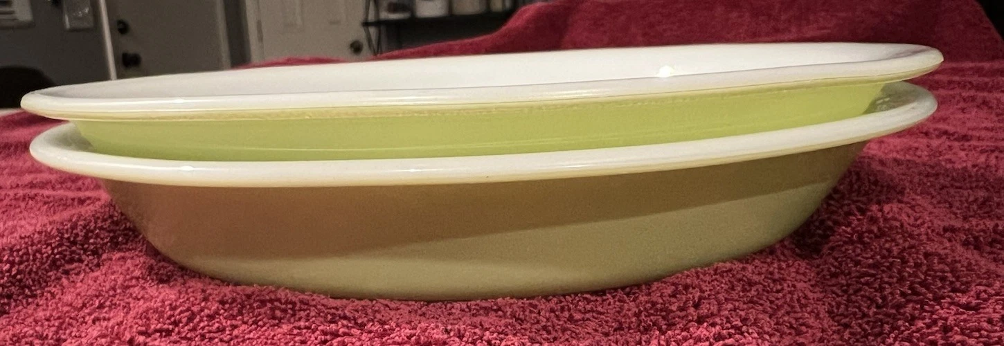 2 Pyrex Lime Green #209 Pie Plates / Dishes 8.5 inch