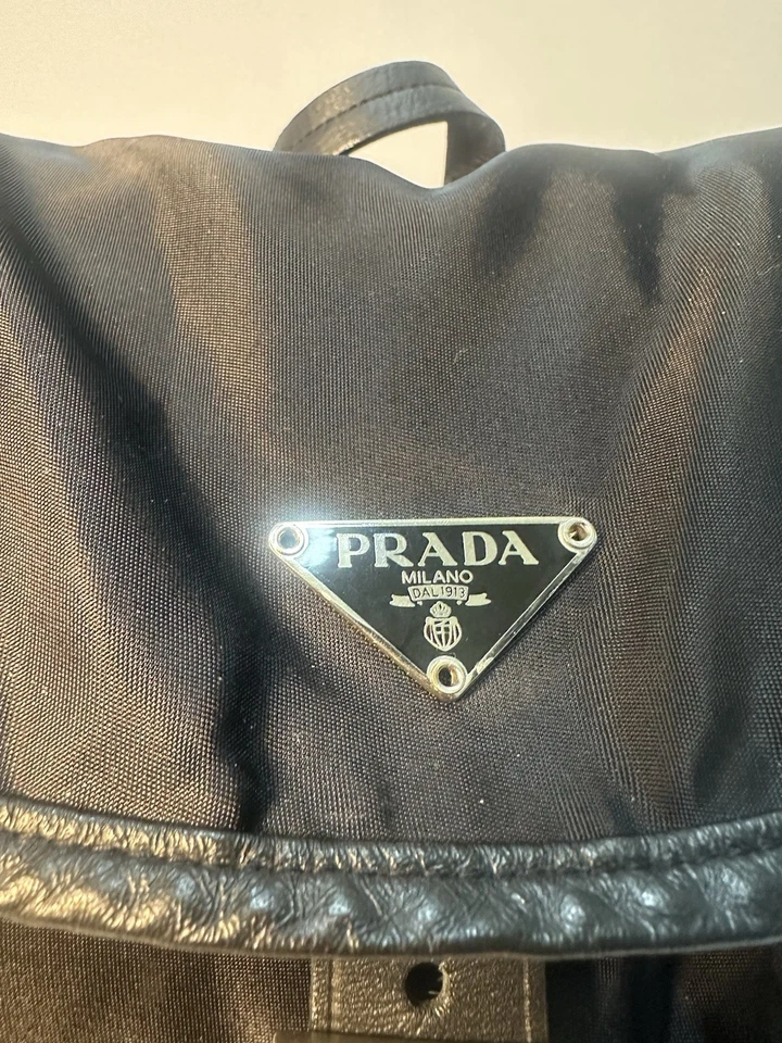 Mochila Prada grande preta de náilon e couro com fivela e cordão - Imagem 4 de 4