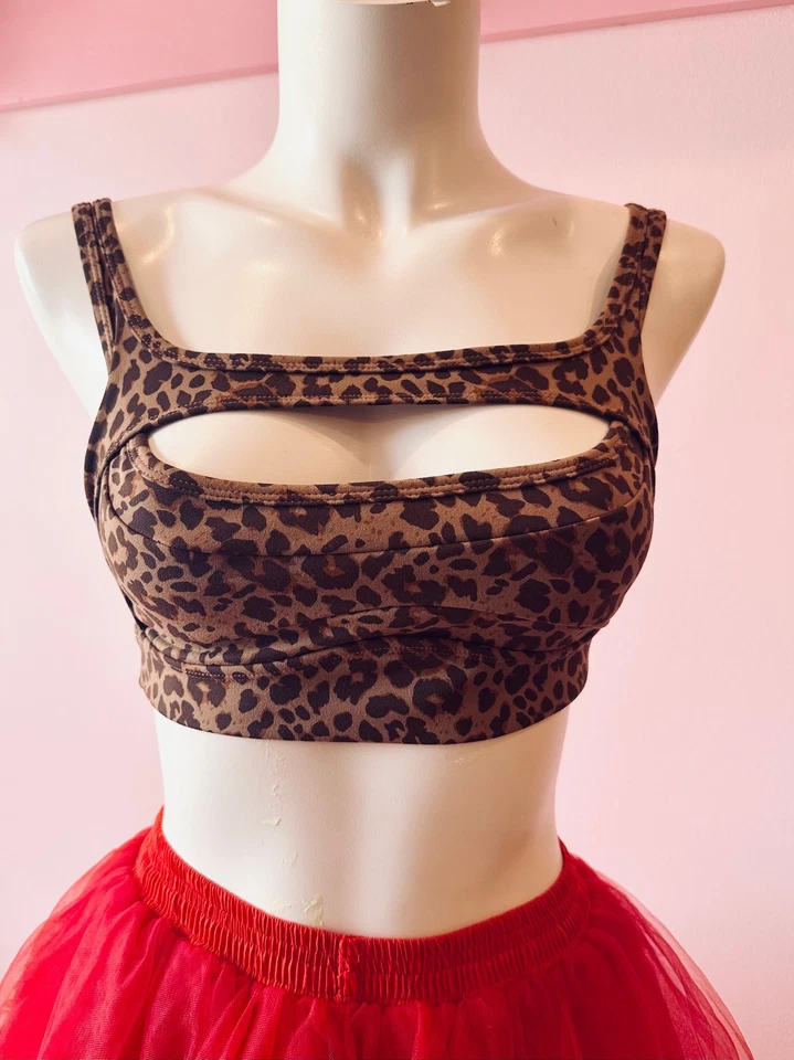 Sujetador deportivo activo pequeño con estampado de leopardo Frederick’s of Hollywood Foto 2 de 4