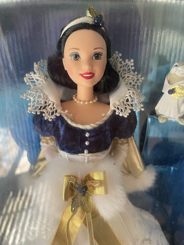 Mattel Disney Snow White and the Seven Dwarfs Holiday Princess Doll 1998 - NIB