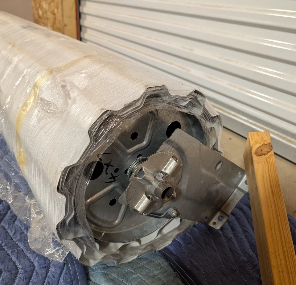 Painel de porta de armazenamento de garagem 4x7 seção metal branco USADO - Compatível com abertura de 4' x 7' - Imagem 2 de 4