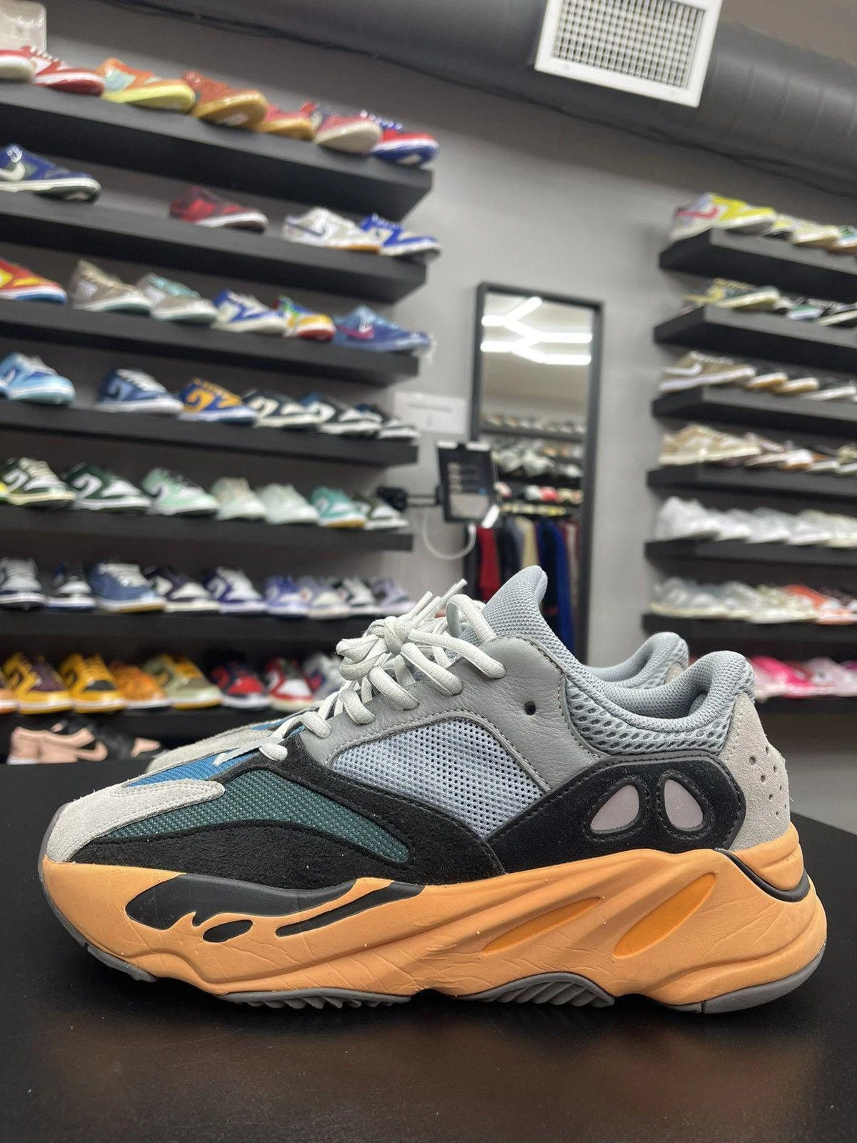 Taglia 10 Adidas Yeezy 700 Wash Orange molto pulite!