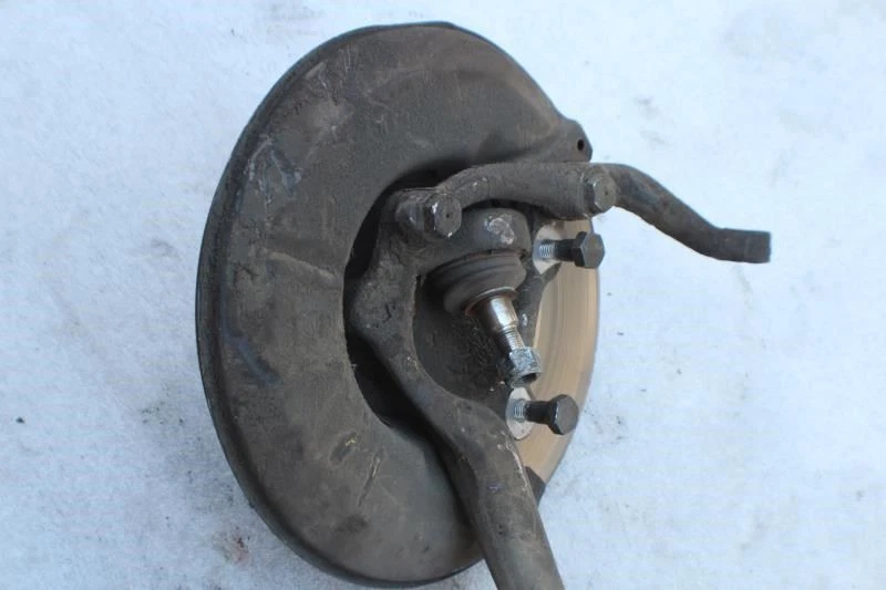 1982 MERCEDES 300SD LEFT DRIVER SIDE FRONT SPINDLE KNUCKLE HUB - Image 3 of 4