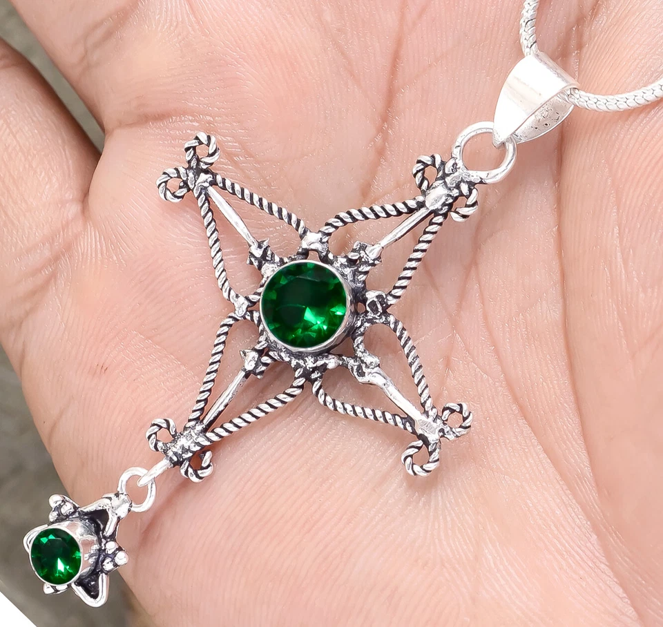 Colgante de plata de ley 925 con cruz de piedras preciosas de diopsido cromado último diseño de joyas Foto 2 de 4