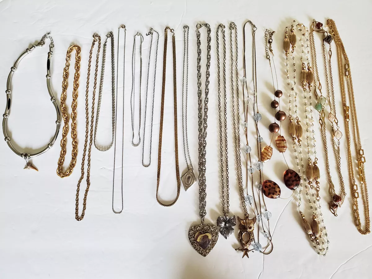 Vintage Mixed Lot 17 Necklaces Fashion Gold Silver Tone Chains Mixed Stones