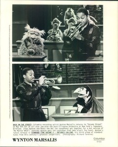 Press Photo: WYNTON MARSALIS & THE MUPPETS 8x10 B&W 1991 Sesame Street