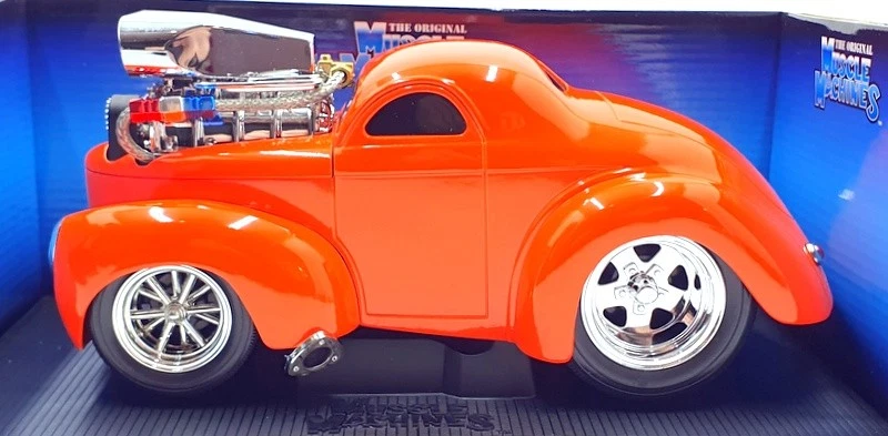 Muscle Machines 1/18 Scale Model 71165 - 1941 Jeep Willys Coupe - Orange - Image 3 of 4