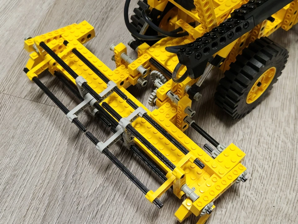 LEGO Technic 8862 Combine Harvester 1989 Vintage Incomplete - Image 2 of 4
