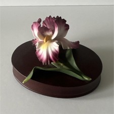 Sankyo Swan Lake Music Box with Purple Flower Decoration