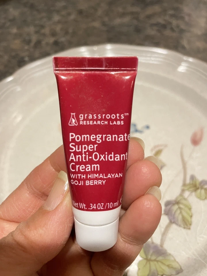 Crema súper antioxidante de granada de colección Grassroots Research Labs con Goji 2 Foto 4 de 4
