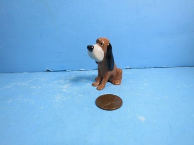 HAGEN RENAKER-Bloodhound Sitting Ceramic Dog Figurine-1985-1988-USED