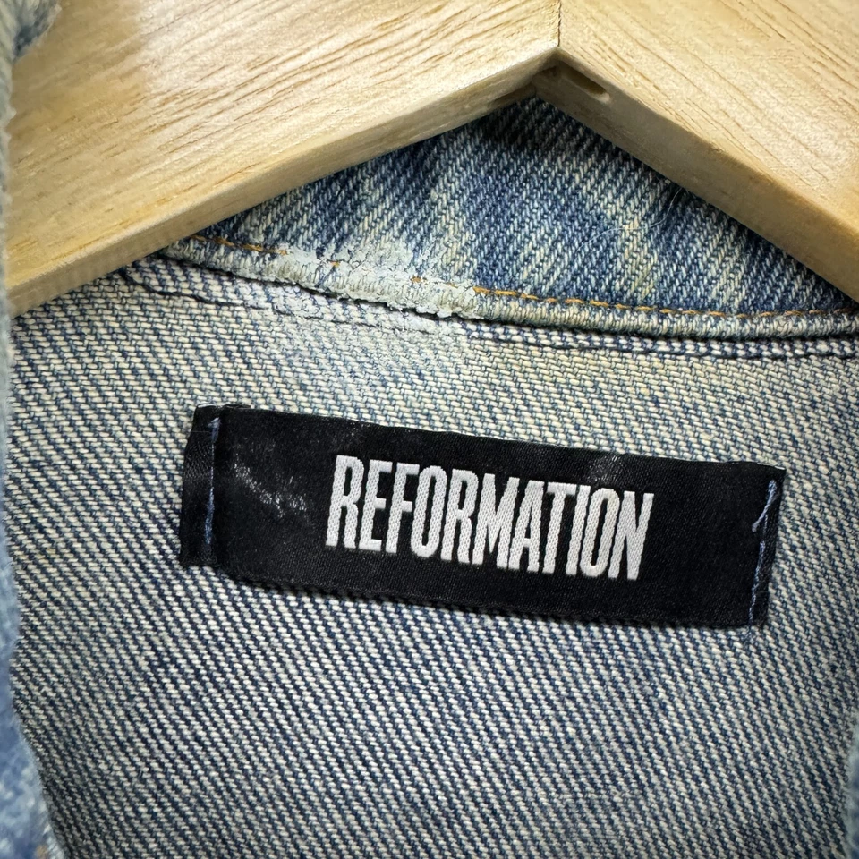 Chaqueta Reformation X Levi's para mujer XS denim desteñida camionero bordada vintage Foto 3 de 4