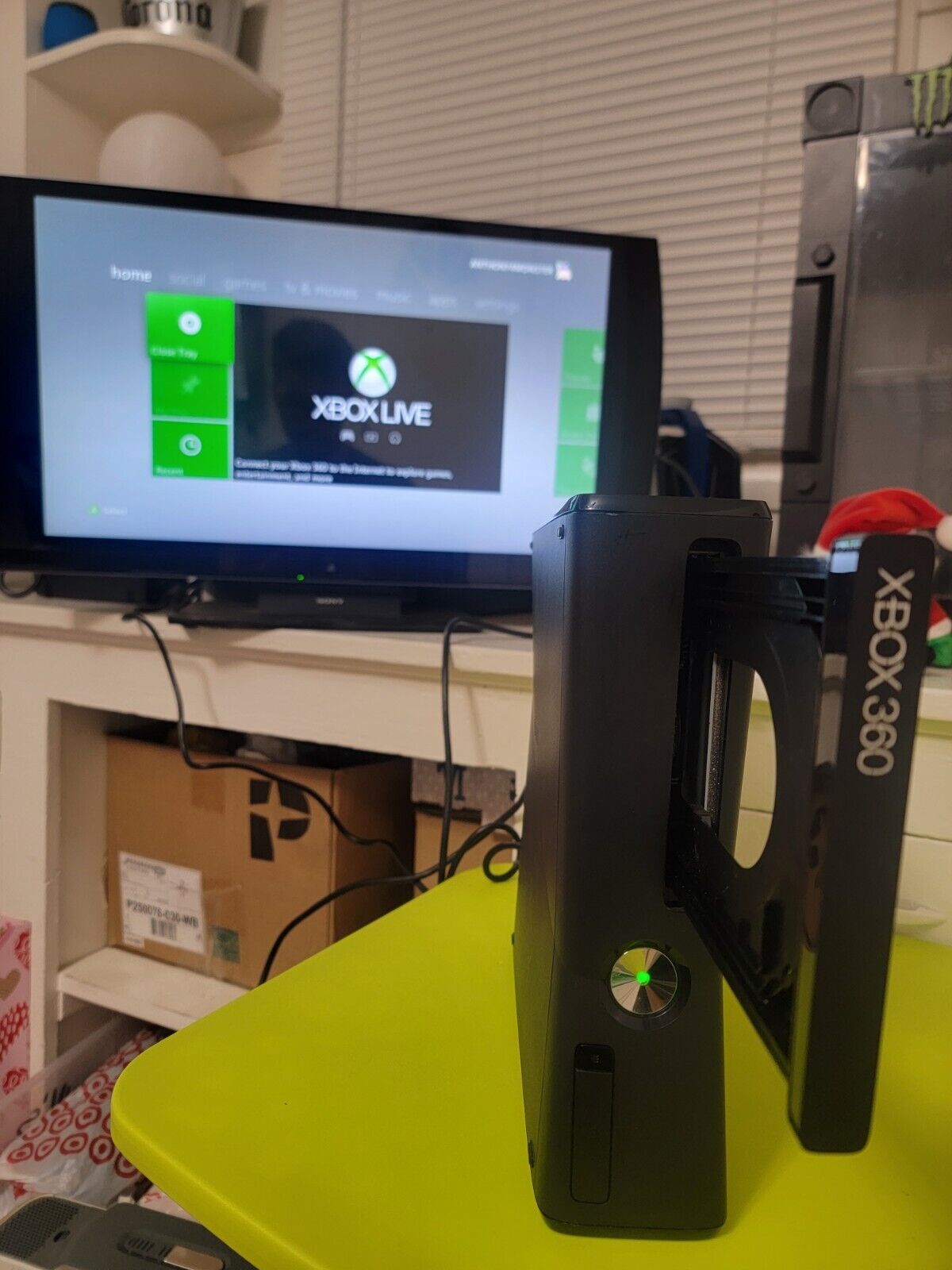 Unboxing the Xbox 360 Super-Slim 