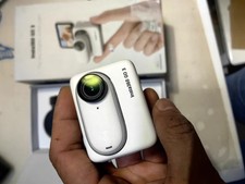 Insta360 GO 3 128GB - 95 New, Hands-Free Vlog Camera with Touchscreen