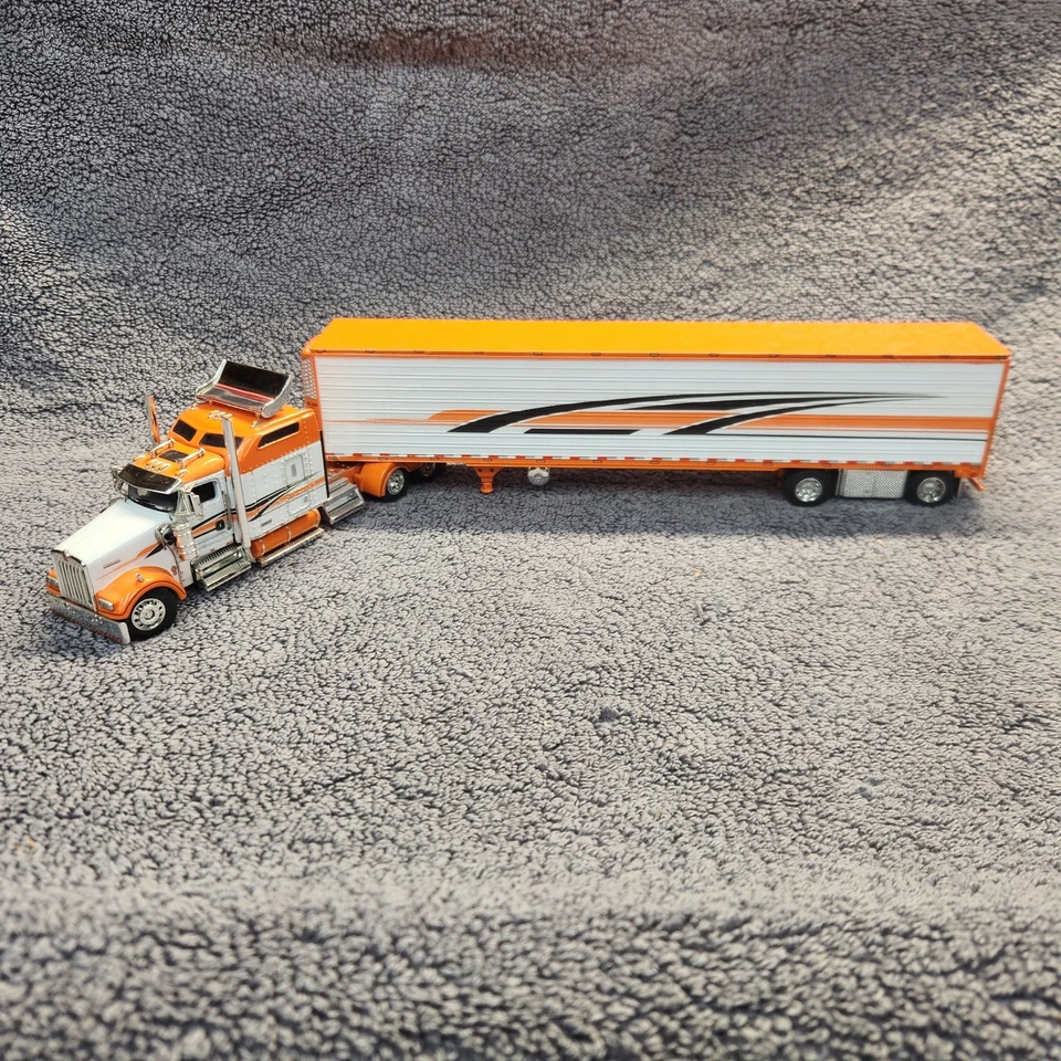 Operador propietario de DCP Kenworth con remolque refrigerado Thermo King Dry Van. Foto 2 de 4