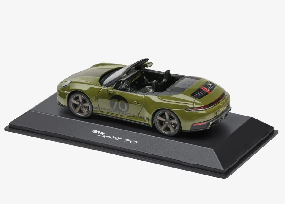 1/43 特注 スパーク ポルシェ 911 スピリット70 オリーブネオ 1/43 Porsche 911 992 Cabriolet Spirit 70 Olive Neo Model by Spark