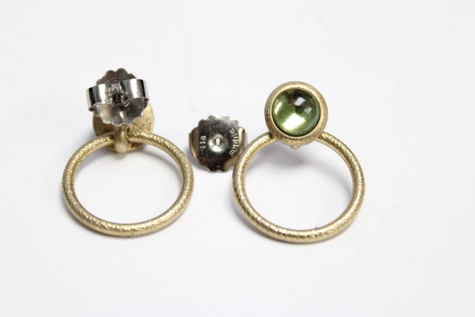 Золотистые серьги-стукеры с зеленым камнем Lia Sophia - Изображение 4 из 4