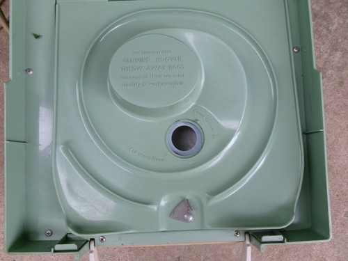 Vintage Hoover Portable Suitcase Vacuum Cleaner w Attachments Model 2100 Green - Picture 10 of 24