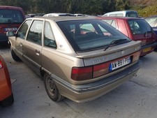 Retroviseur droit (ou coque) Renault R21
