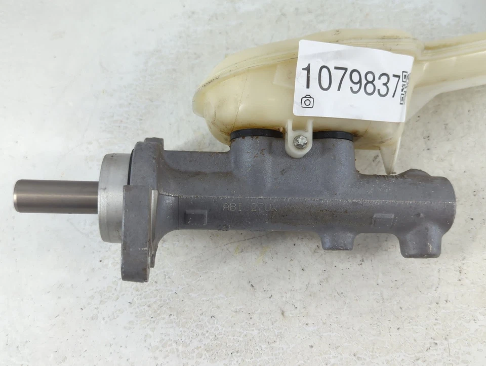 Cilindro maestro de freno Ford Edge 2011-2014 D310Q Foto 2 de 4