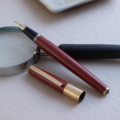 1980s Vintage Pilot Super 250 Red R14K 14K Gold Fine Nib Fountain Pen