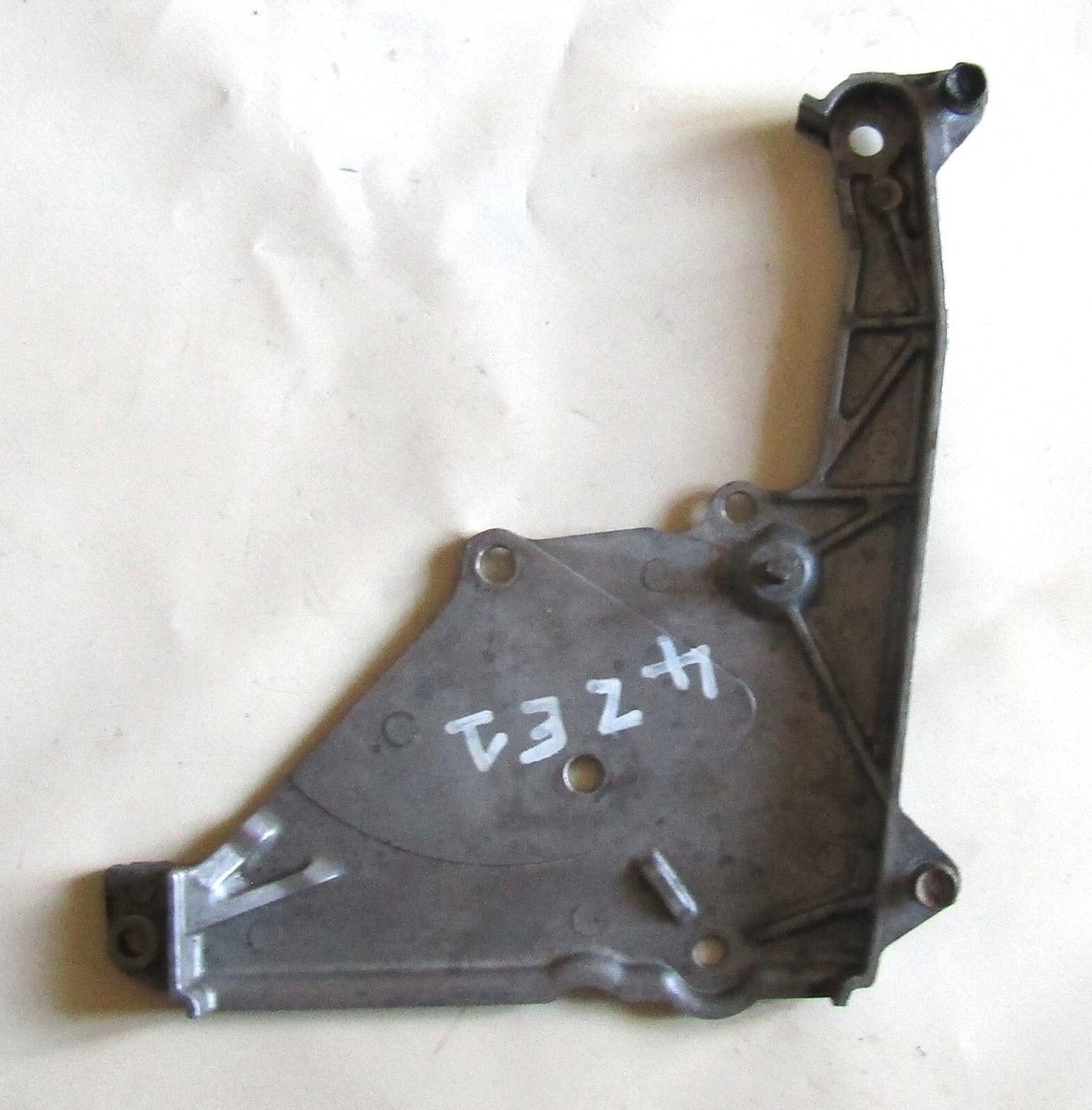 亀ページ Isuzu Engine 4ZE1 4WD 2,6cc OHC 8V Outer Upper Timing Cover